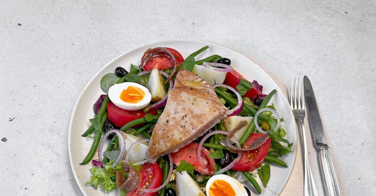 Omdat alles eraan klopt: een (schandalige) salade Niçoise