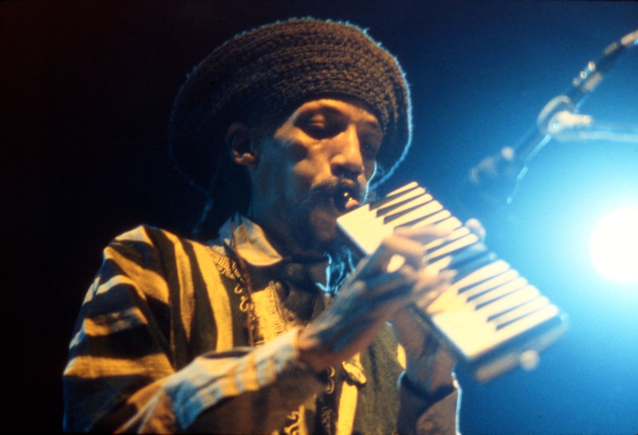 Tovenaar op melodica NRC