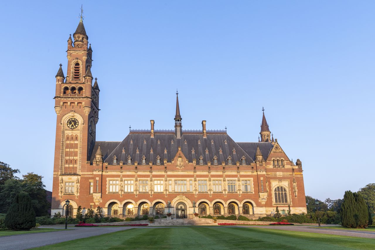 Nobelprijswinnaar Aung San Suu Kyi naar Internationaal Gerechtshof NRC