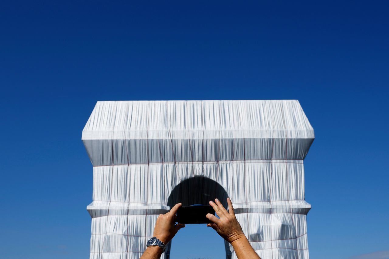 De ingepakte Arc de Triomphe is een laatste salut van inpakkunstenaar Christo 