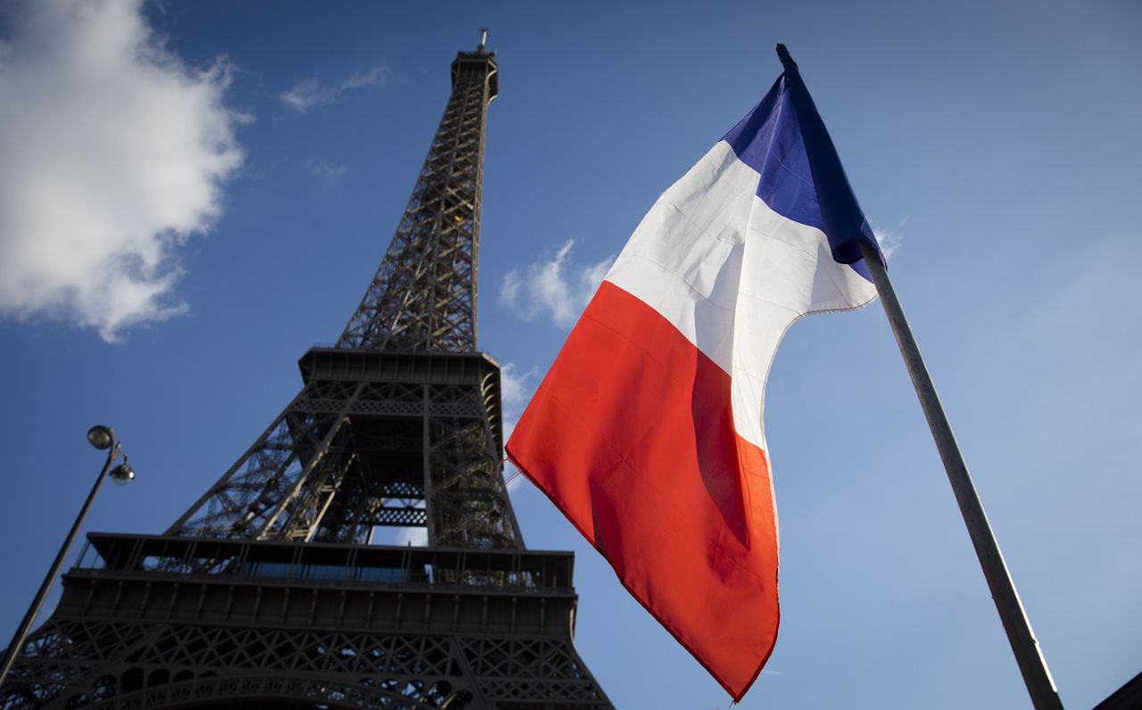 Dode en twee gewonden in Parijs na steekpartij, vermoedelijke dader staat bekend als radicale islamist 