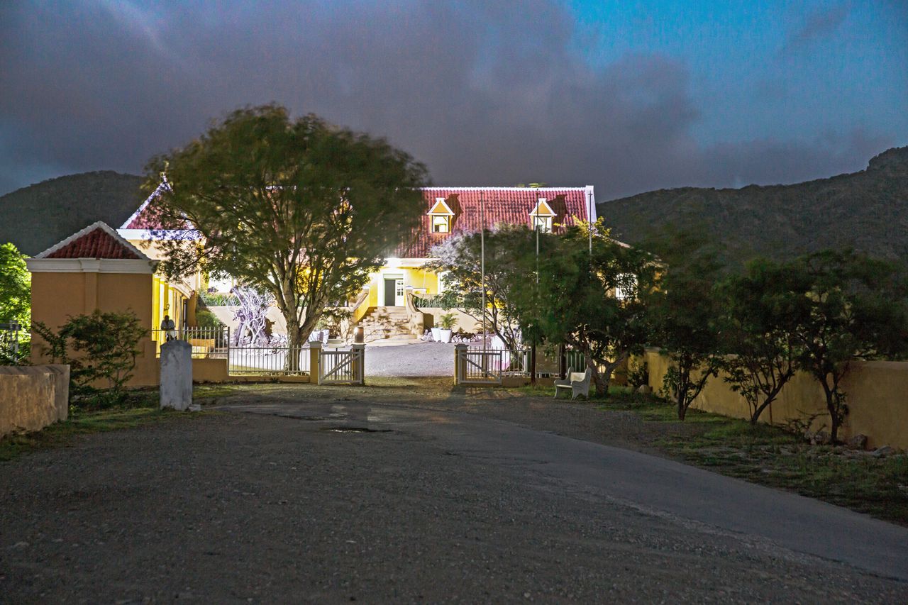 Landhuis Knip op Curaçao. Op 17 augustus 1795 leidde Tula, een tot slaaf gemaakte, vanuit deze plantage de grootste slavenopstand in de Curaçaose geschiedenis.