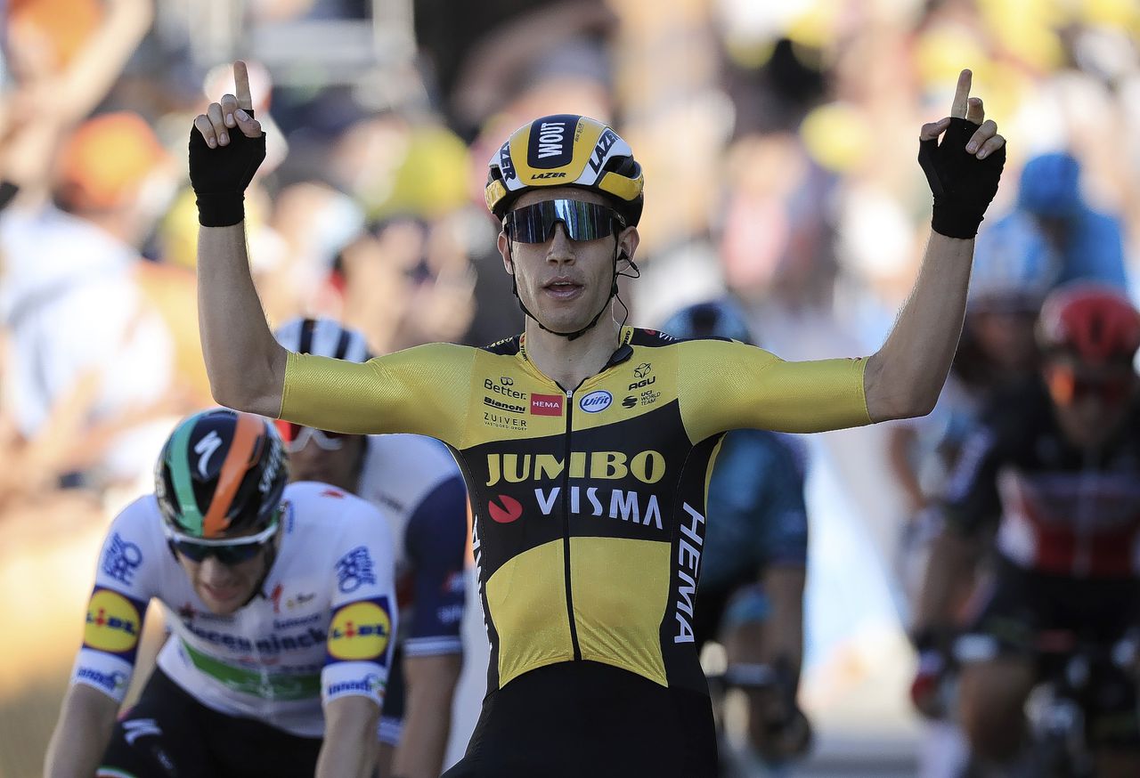 Wout van Aert wint de 5e etappe van de Tour de France van Gap naar Privas.