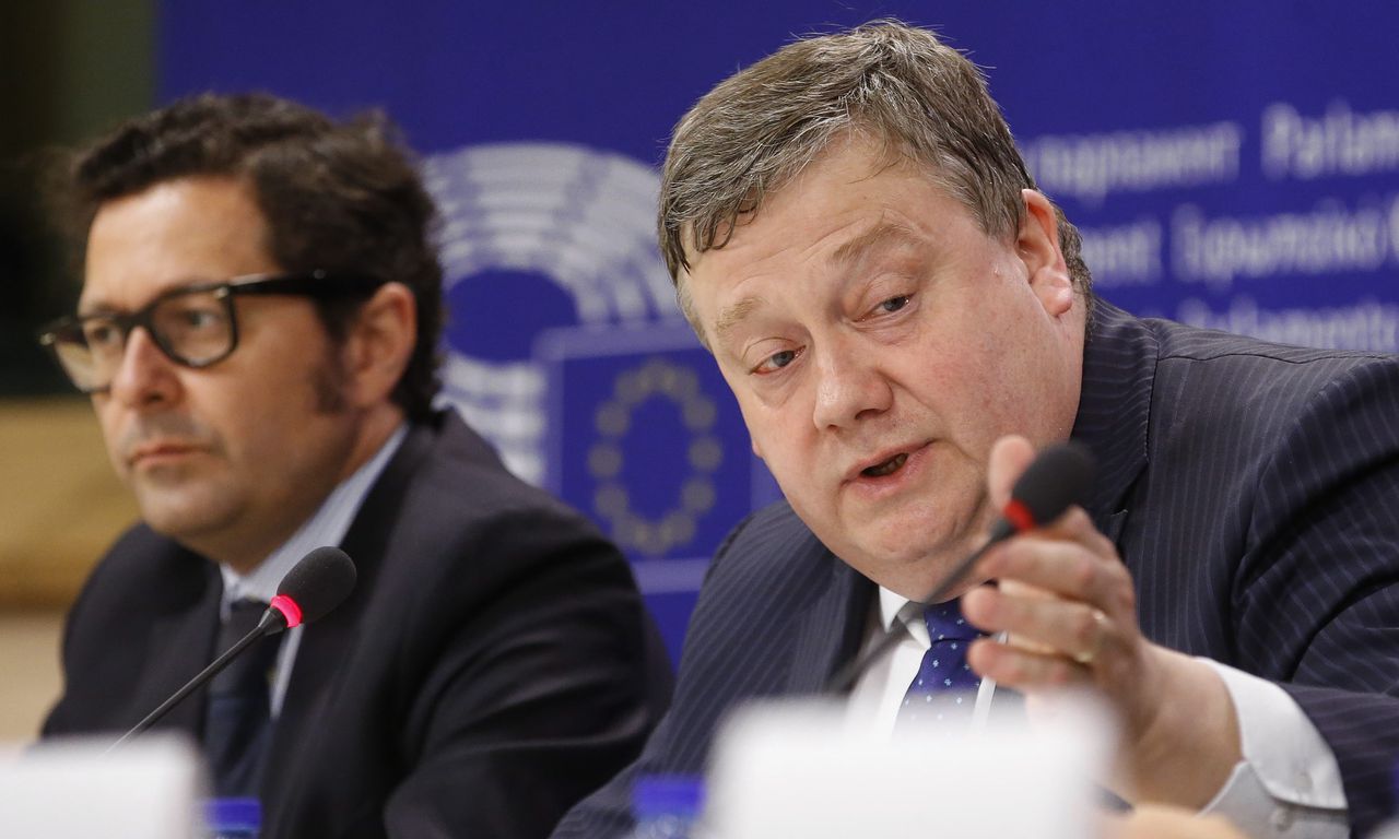 Nieuwe huiszoekingen rond corruptiezaak Europees Parlement, 1 miljoen euro in beslag genomen 