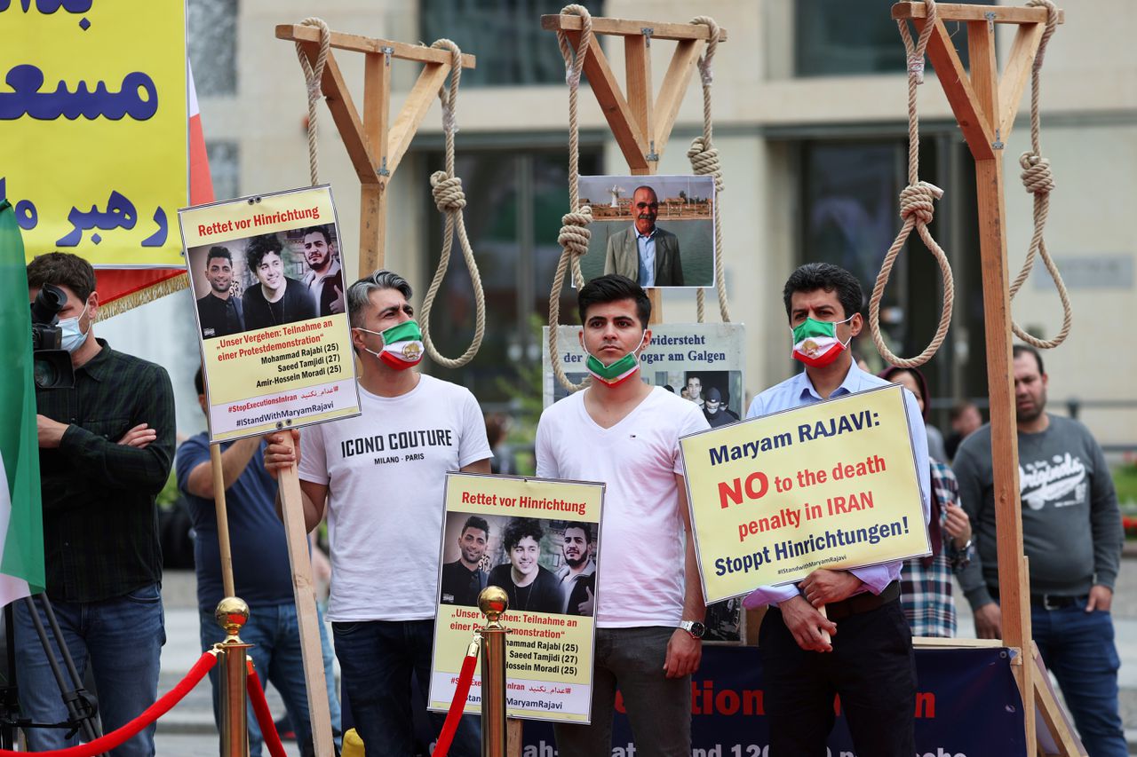 Executie Iraanse demonstranten gaat niet door 