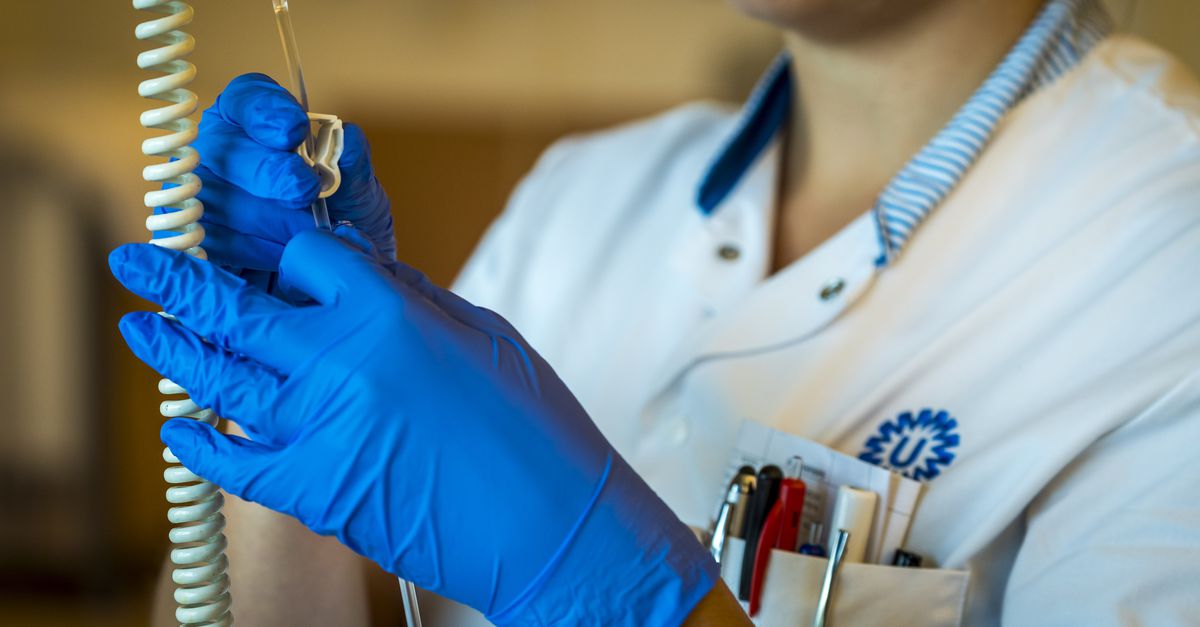 Zorg- en horecapersoneel ervaart het vaakst ongewenst gedrag - NRC