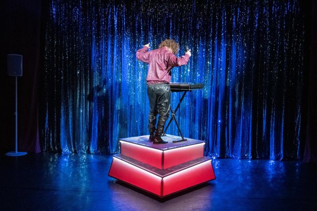 Volkszanger Elias de Bruyne tergt opzettelijk kinderen (en hun ouders).