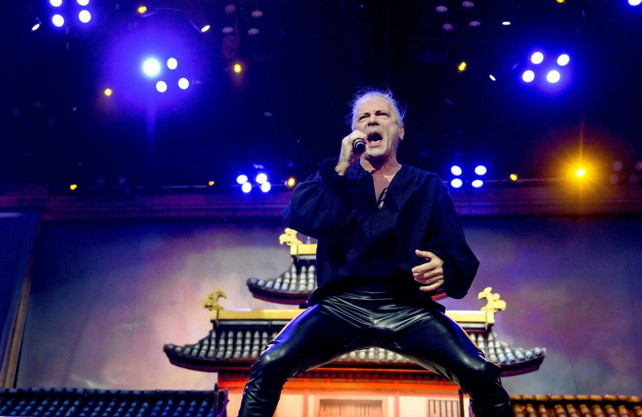 Zanger Bruce Dickinson van Iron Maiden tijdens een rock en metalfestival in Kopenhagen eerder deze maand.