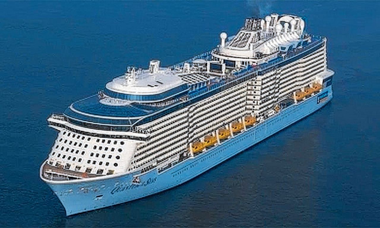 Aankomst een na grootste cruiseschip NRC Aankomst een na grootste cruiseschip NRC
