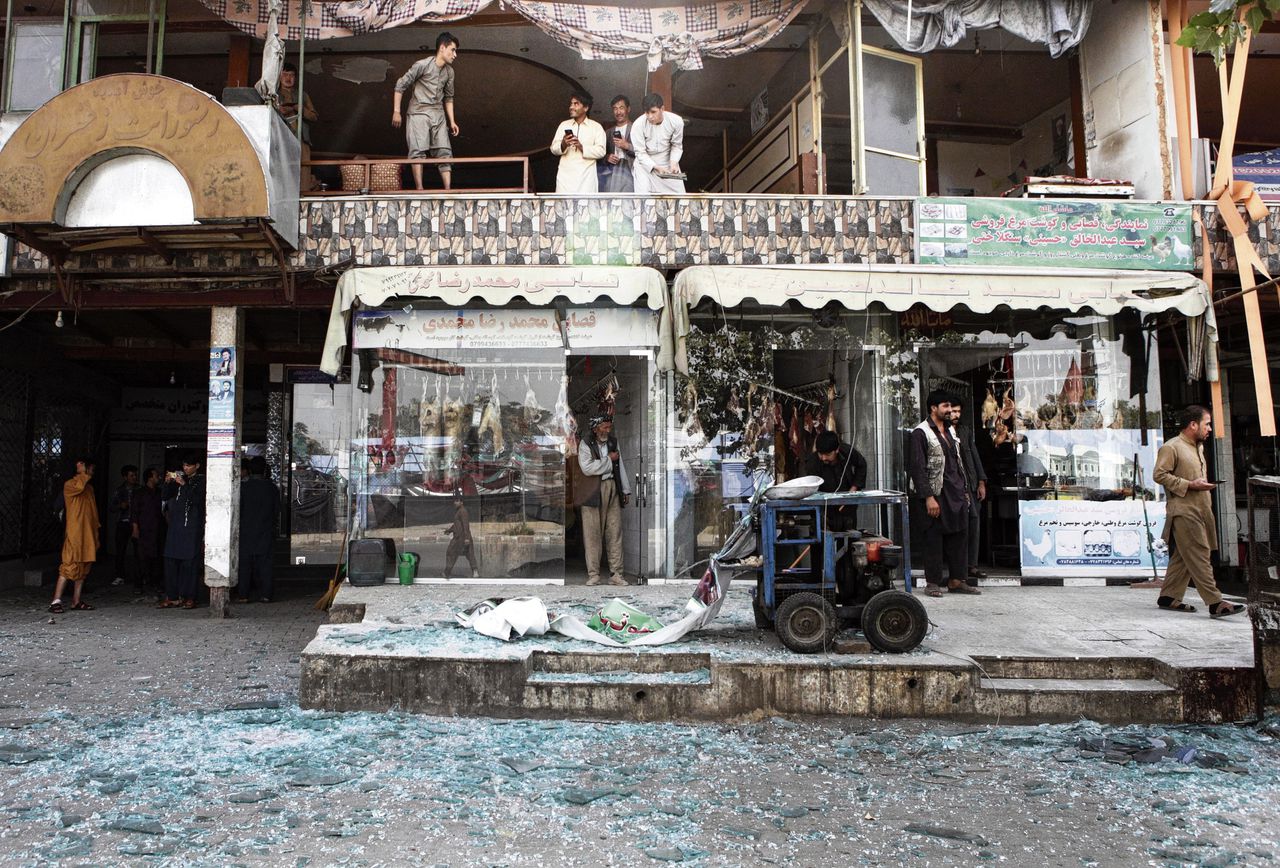 Winkels en huizen werden verwoest bij de zelfmoordaanslag woensdag in Kabul.
