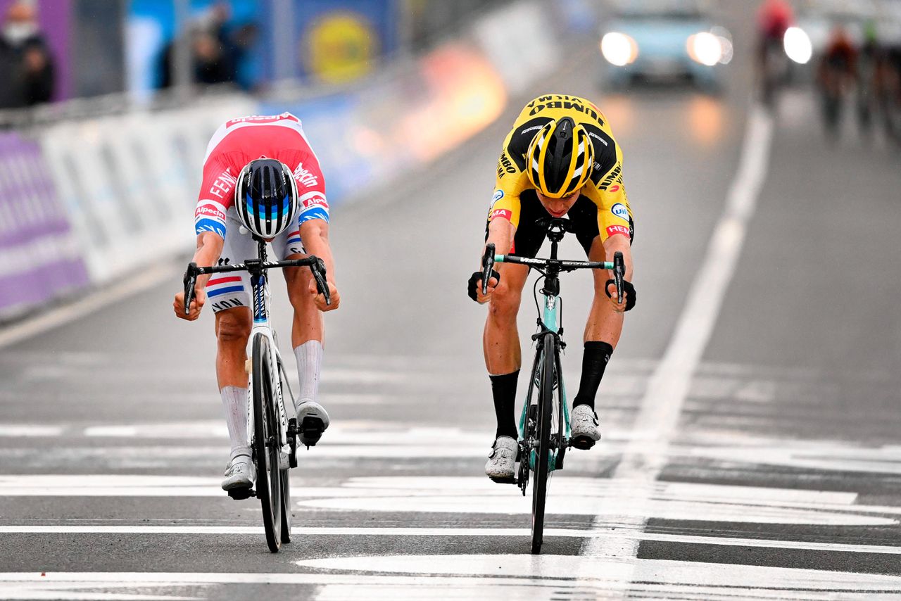 34 jaar na zijn vader doet Mathieu van der Poel het ook in de Ronde van Vlaanderen 