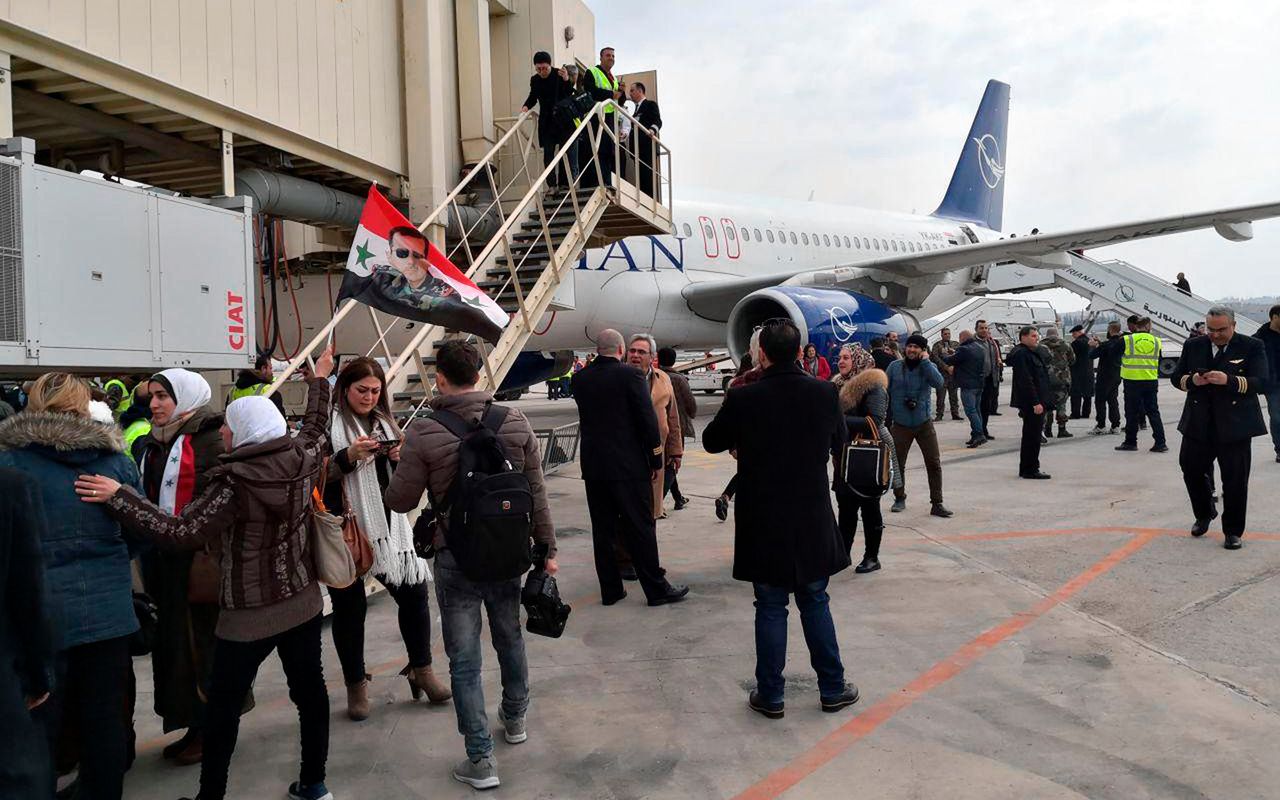 Eerste passagiersvlucht in acht jaar landt op vliegveld Aleppo 