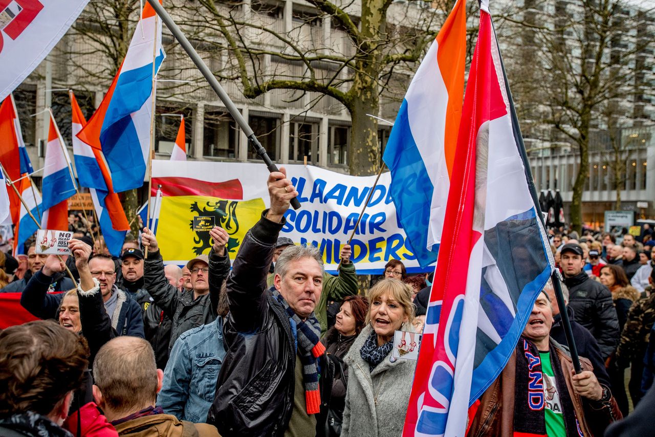 Geen vervolging om Pegida-kruizen op moskeegrond 