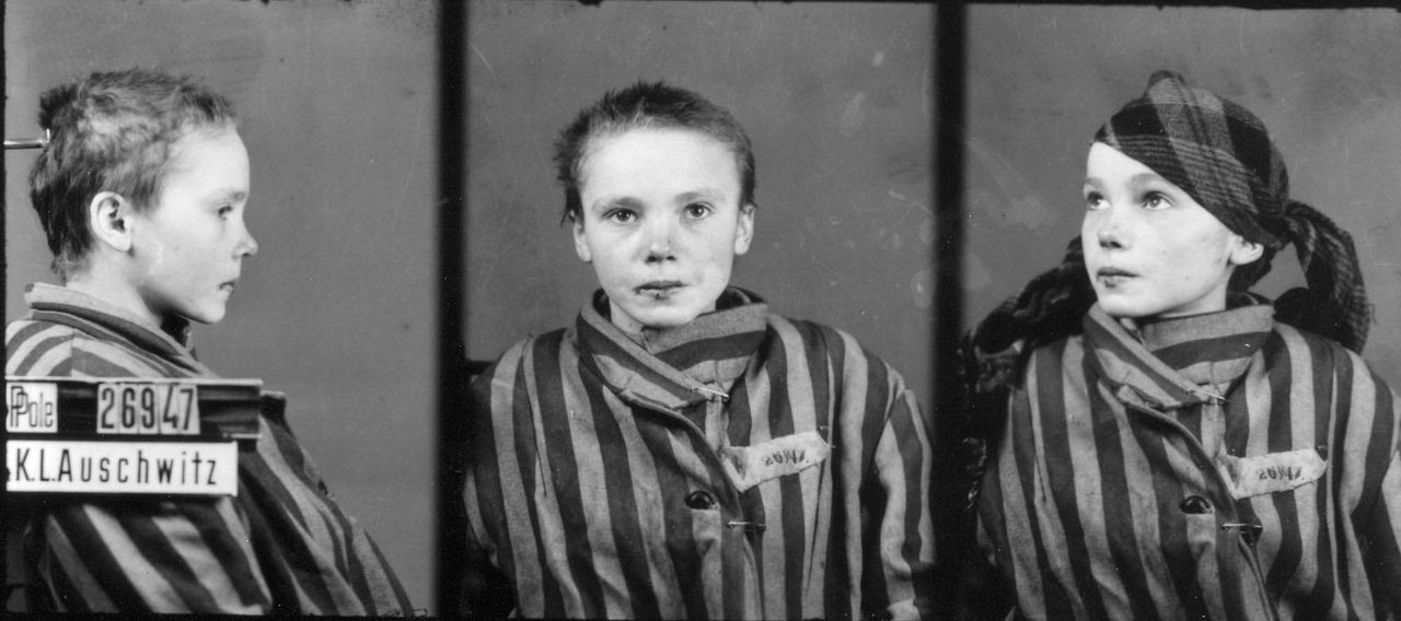 Identiteitsfoto uit Auschwitz gemaakt door de Poolse politieke gevangene Wilhelm Brasse die meer dan 40.000 foto’s moest maken. (1940) Foto AP ** ADVANCE FOR SUNDAY MARCH 5 ** FILE ** This is a prisoner identity photo provided by the Auschwitz Museum, taken by Wilhelm Brasse while working in the photography department at Auschwitz, the Nazi-run death camp where some 1.5 million people, most of them Jewish, died during World War II. The Nazis sent Brasse to the camp as a Polish political prisoner in 1940, where he estimates that he took some 40,000 to 50,000 such identity pictures for the Nazis. (AP Photo/Auschwitz Museum)
