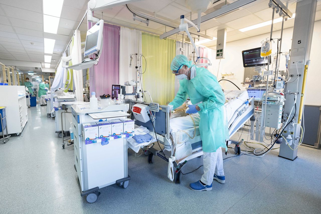 Aantal coronapatiënten in ziekenhuizen neemt verder af 