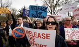 Betogers voor het Witte Huis, vorige week, die minister van Justitie Barr oproepen het Mueller-rapport onmiddellijk vrij te geven.