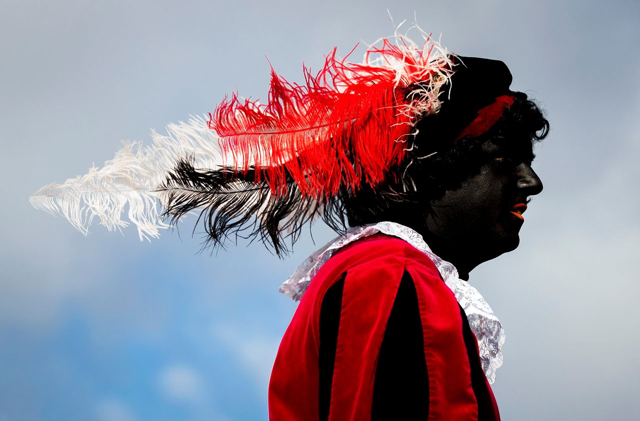 Sinterklaasjournaal voltooit aftocht  Zwarte Piet 