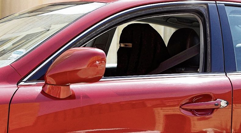 Goed de voor economie en publiciteit, dus mag Saoedische vrouw autorijden 