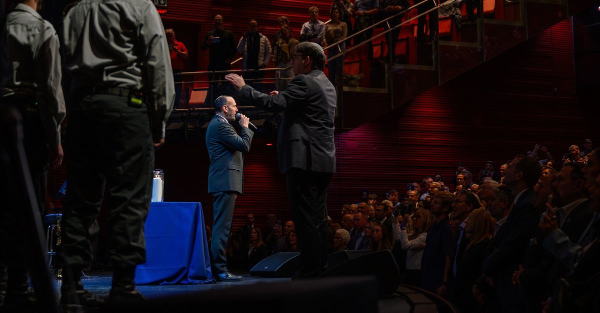 Het Concertgebouw vraagt om andere zanger vanwege IDF-banden, organisatie weigert