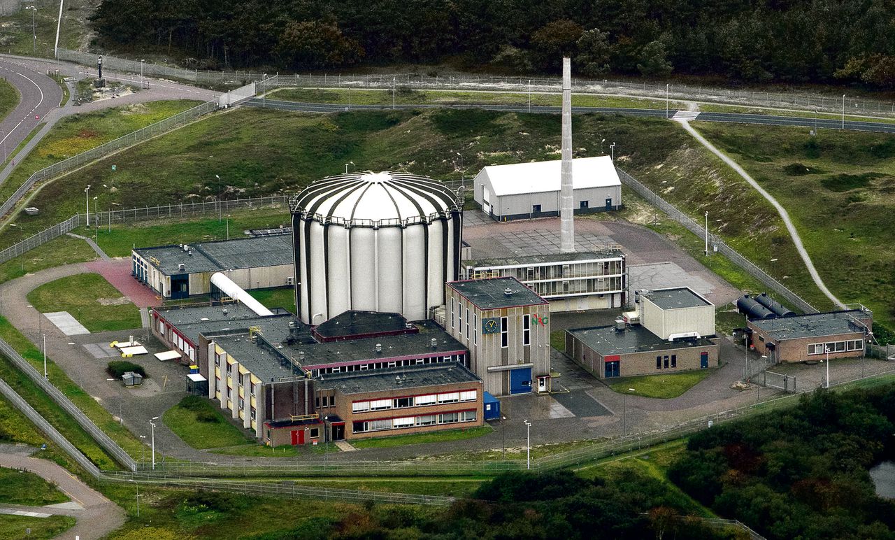 Luchtfoto van de kernreactor van Petten die vorig jaar is stilgelegd omdat hij te onveilig was.