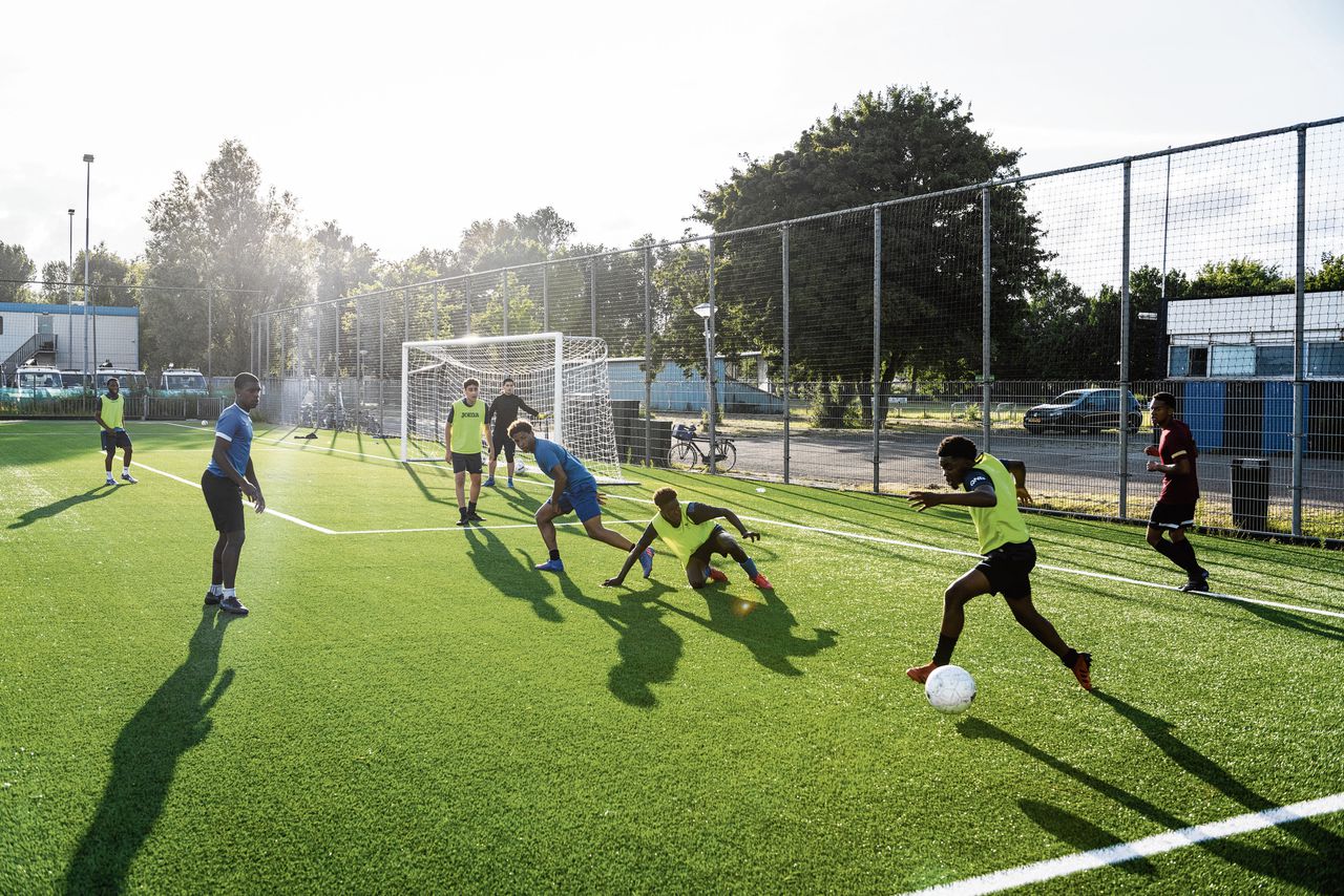 Harde strijd om schaarse ruimte in Amsterdam: roemrijke voetbalclub DWS moet verhuizen 