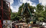De plek in de Rotterdamse  Claes de Vrieselaan waar de niet-ontplofte bom ligt.