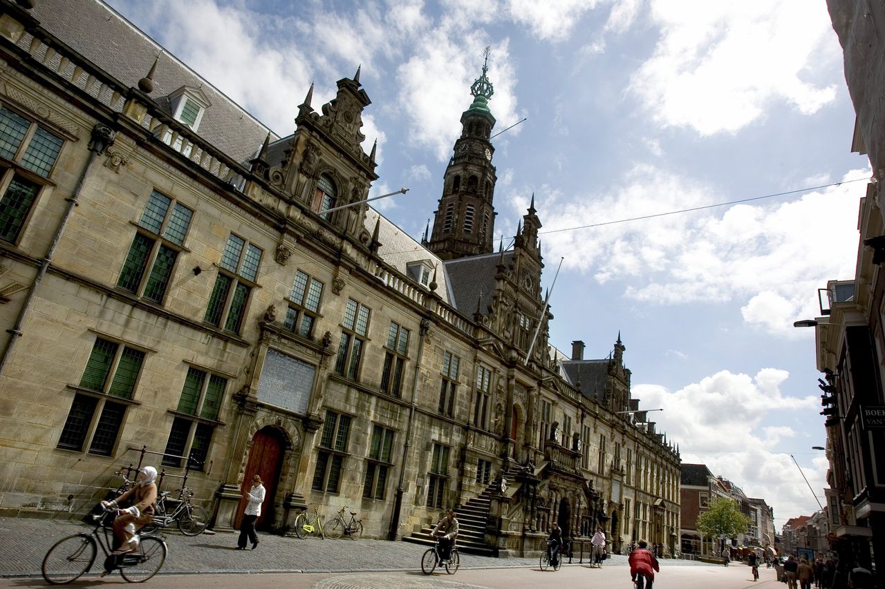 In Leiden werd al in 2010 een bestuursakkoord gesloten, een variant op het raadsbreed akkoord. Leiden stond al een tijd bekend als politiek instabiele gemeente, waar colleges in hoog tempo vielen.