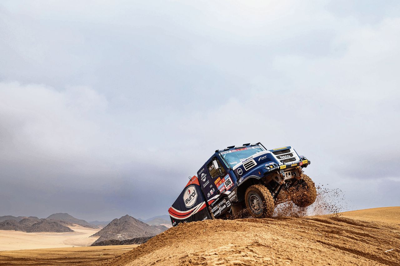 Trucker Martin van den Brink: ‘Eén keer vastlopen in de duinen en je raakt achterop in Dakar’ 