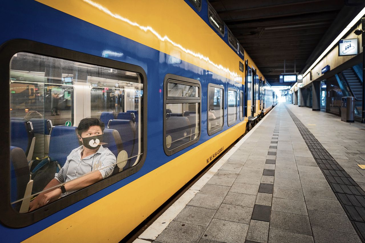 Een NS-trein op station Utrecht Centraal. Waarschijnlijk exploiteert NS ook na 2024 het landelijke spoornet.