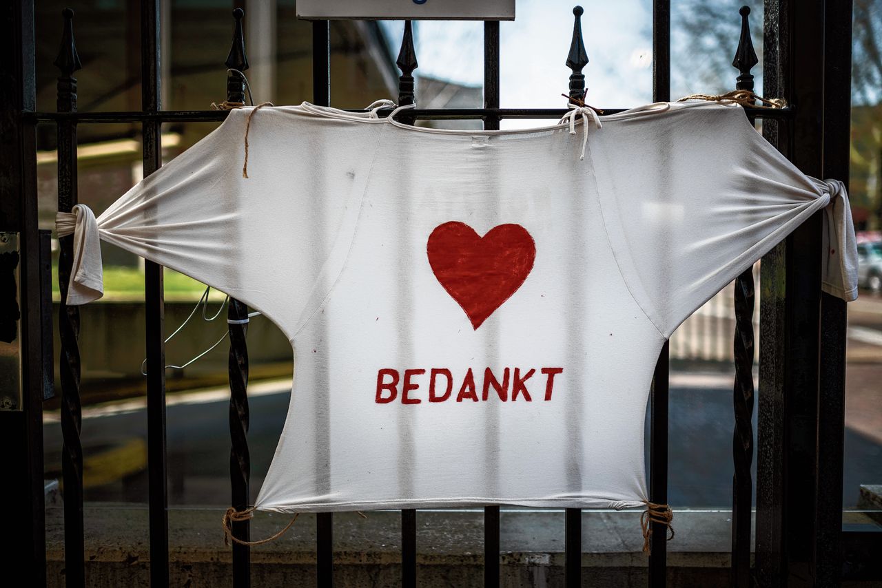 Ic Artsen In Amsterdam En Assen De Meeste Mensen Denken Iemand Zal Het Wel Oplossen Nrc