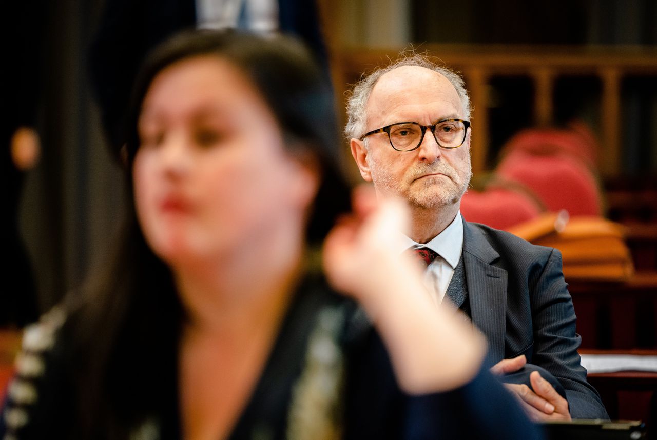 Annabel Nanninga (FVD) en Paul Cliteur (FVD) tijdens de eerste plenaire vergadering in de Ridderzaal.
