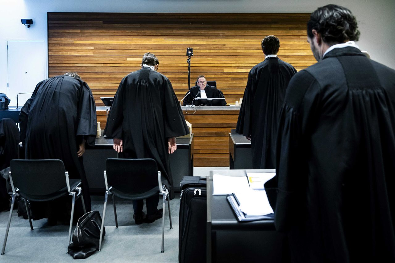 In de rechtszaal telde de rechter liefst 29 advocaten namens vijftien luchtvaartmaatschappijen en twee lobbyclubs. „Met zo’n hoge advocatendichtheid kan deze zitting in het Guinness Book of Records”, aldus de rechter.