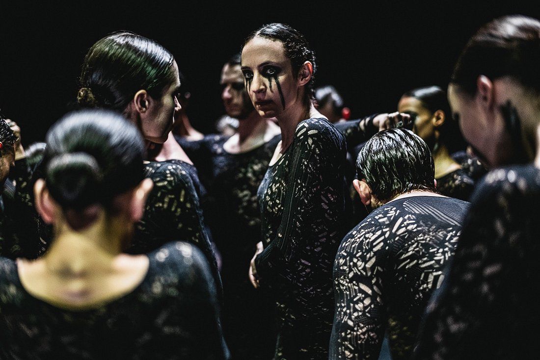 It is as if the Israeli choreographer with her dark show Into the Hairy Voorvoeld has what would happen