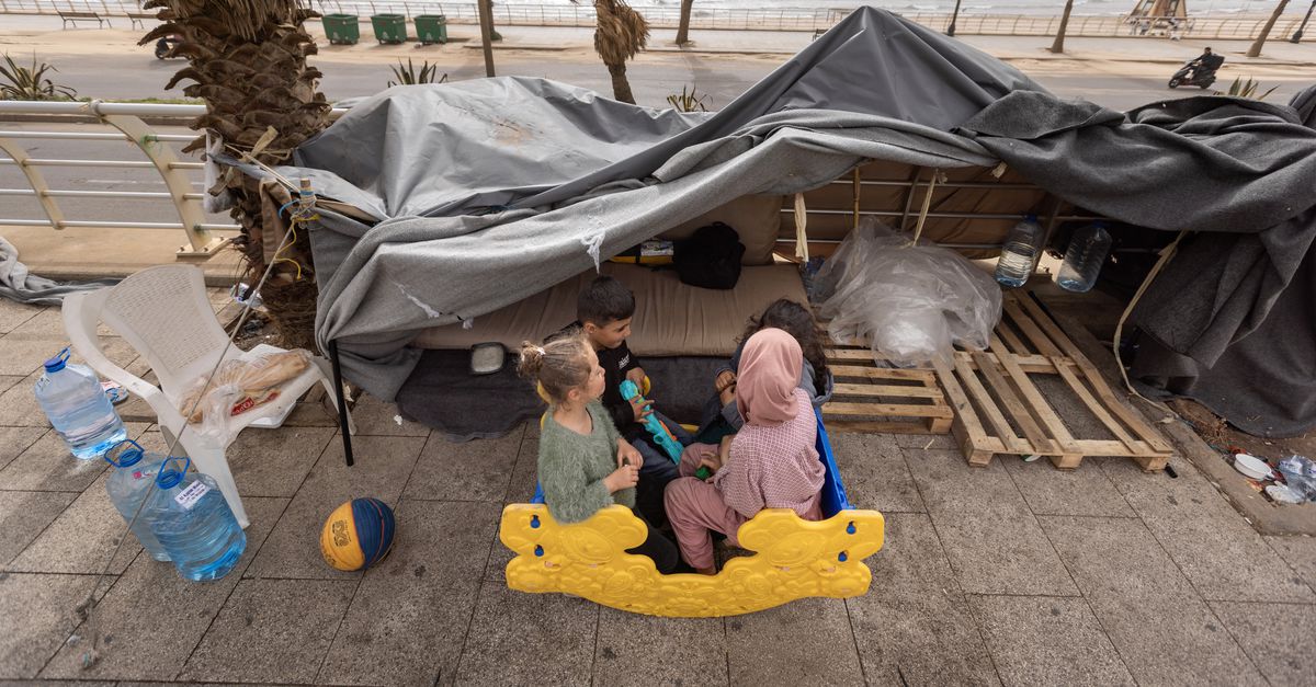Libanezen tussen hoop en wanhoop te midden van staakt-het-vuren: ‘Soms is het licht aan het einde van de tunnel een trein die recht op je afkomt’