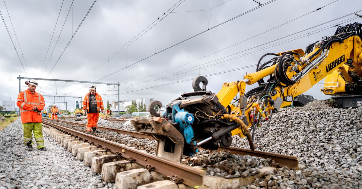 NS director Koolmees predicts 'difficult autumn' for train passengers