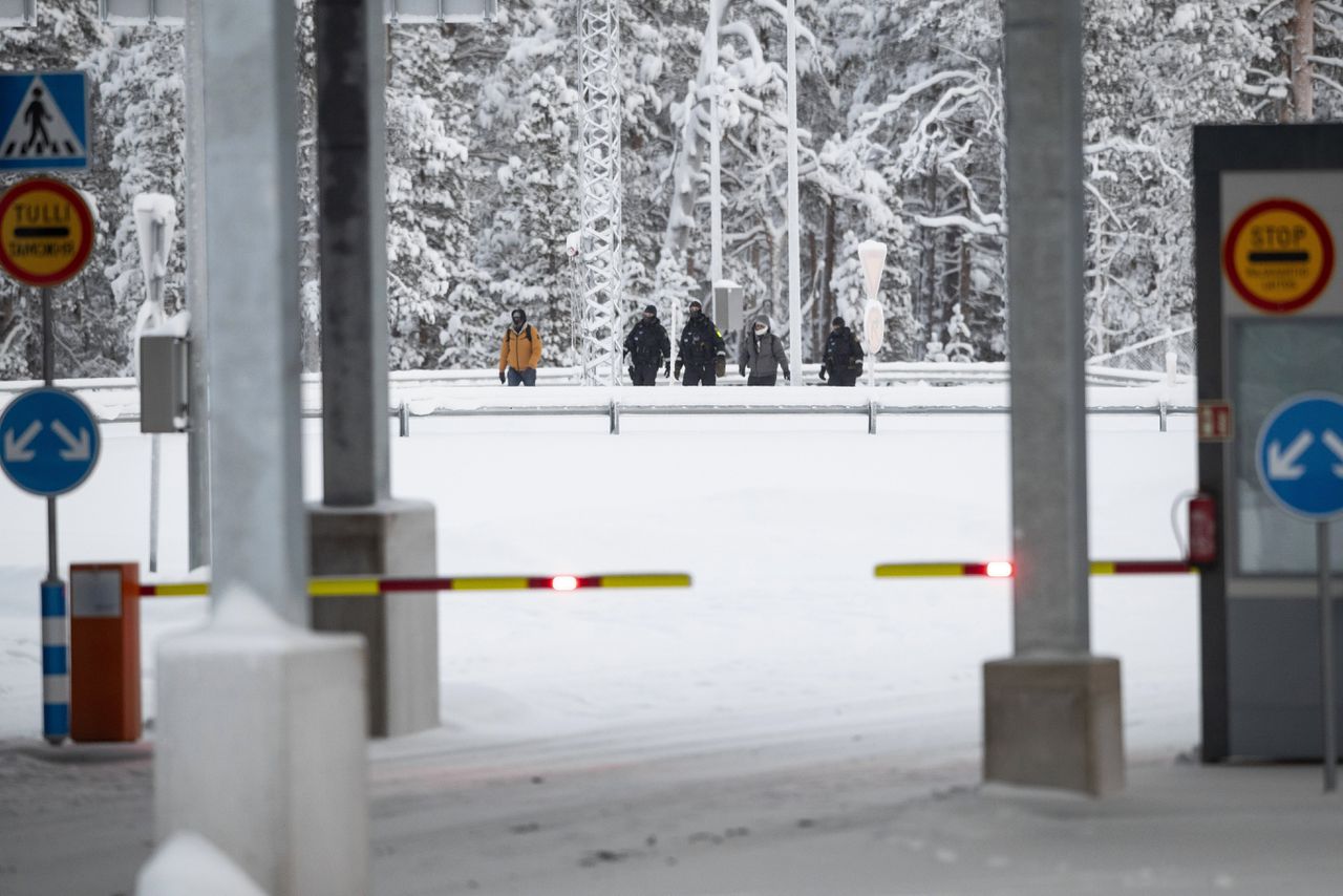 Finland sluit ook laatste grenspost met Rusland vanwege zorgen over door Kremlin gestuurde asielzoekers 