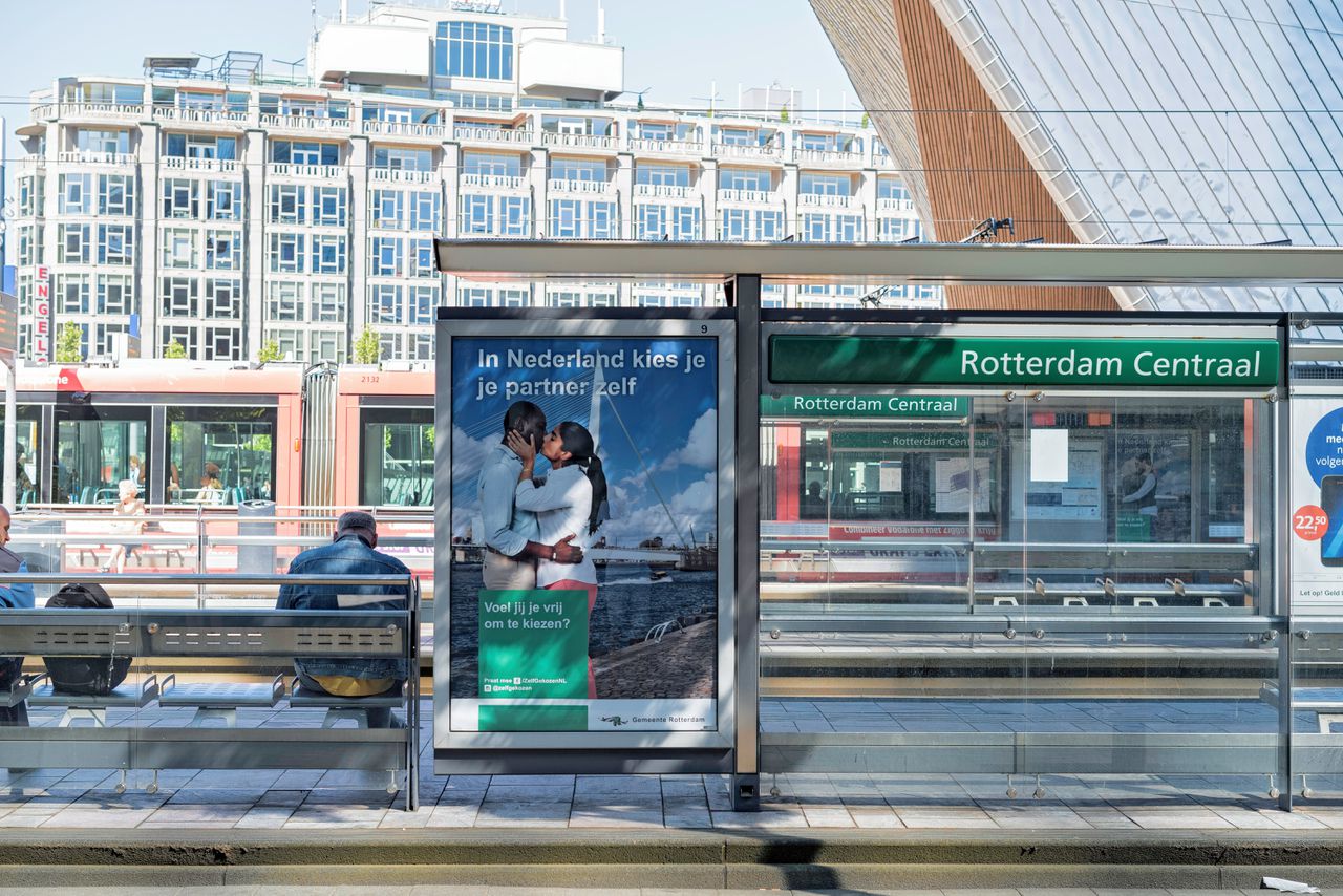 ‘Wethouder, misschien moet u zelf naakt op een poster staan’ 