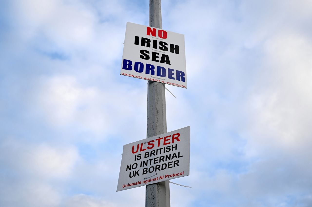 Een protestposter tegen een grenscontrole tussen Noord-Ierland en het VK.