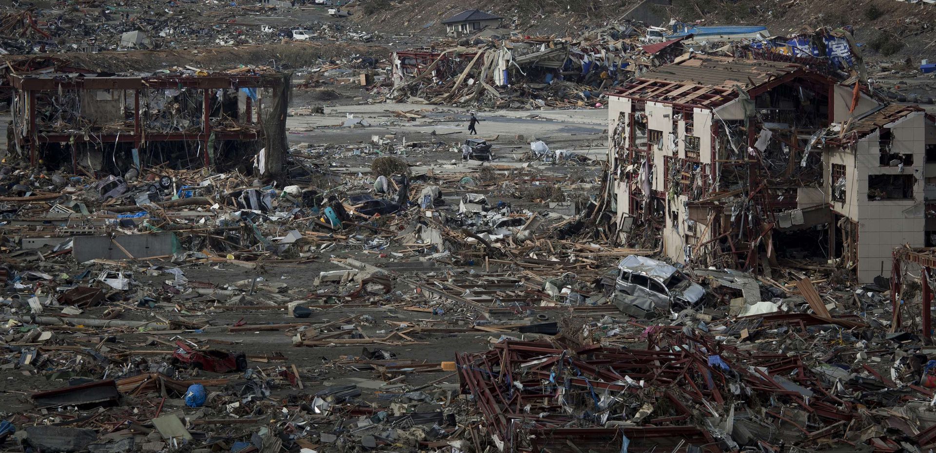 Школа землетрясение. ЦУНАМИ В Японии в 2011. Землетрясение в Японии 2011. Минамисанрику Япония 2011.