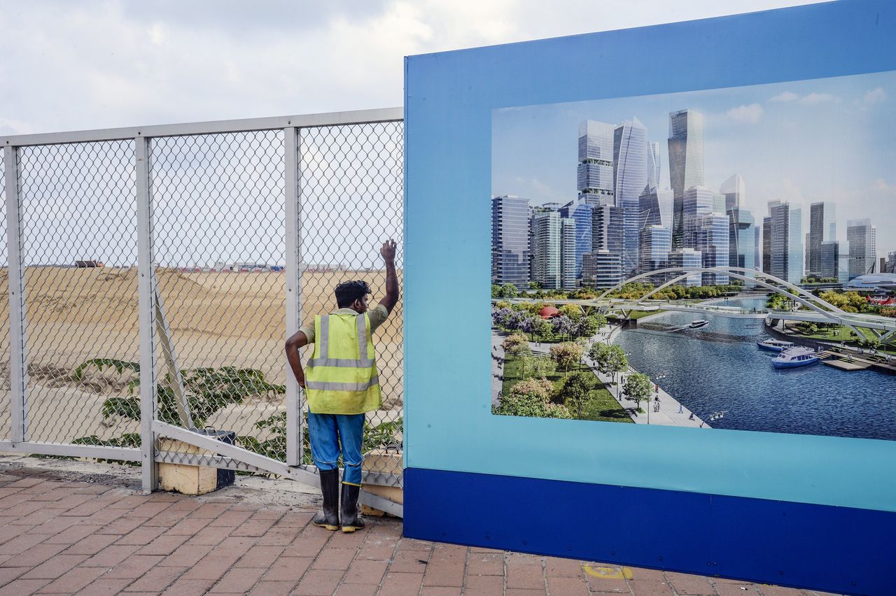 Een artist impression toont Colombo Financial City, voor een bouwterrein waar Colombo Port City moet verrijzen. Beide projecten in Sri Lanka worden met Chinees geld ontwikkeld.