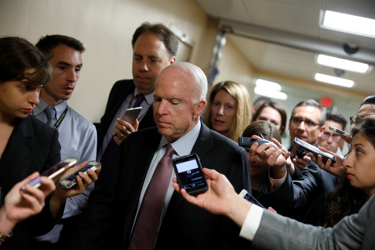 Redt de Republikein John McCain wederom Obamacare?
