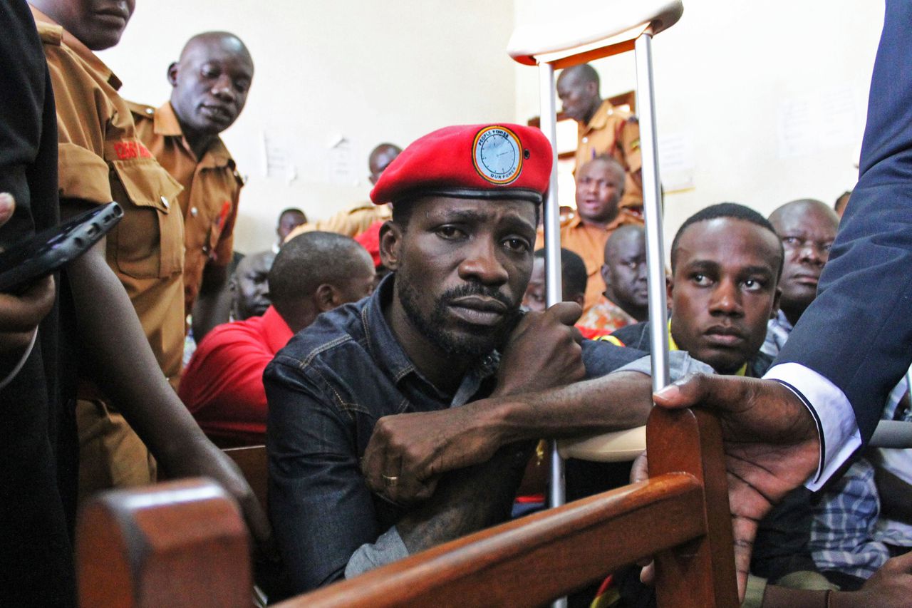 Oegandese parlement roept om vervolging agenten om mishandeling 