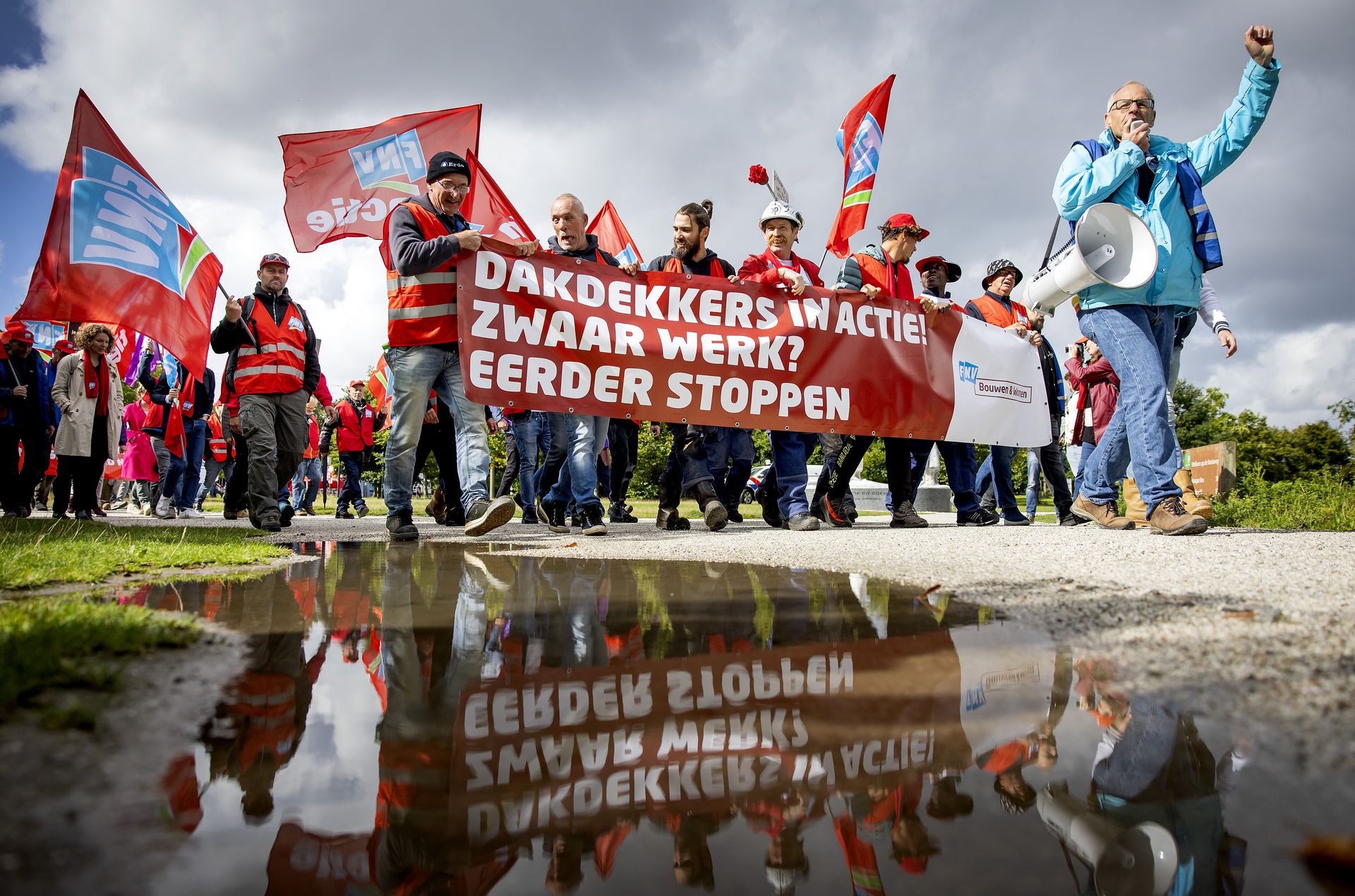 FNV volgt CNV vakbonden schorten acties vroegpensioen op NRC
