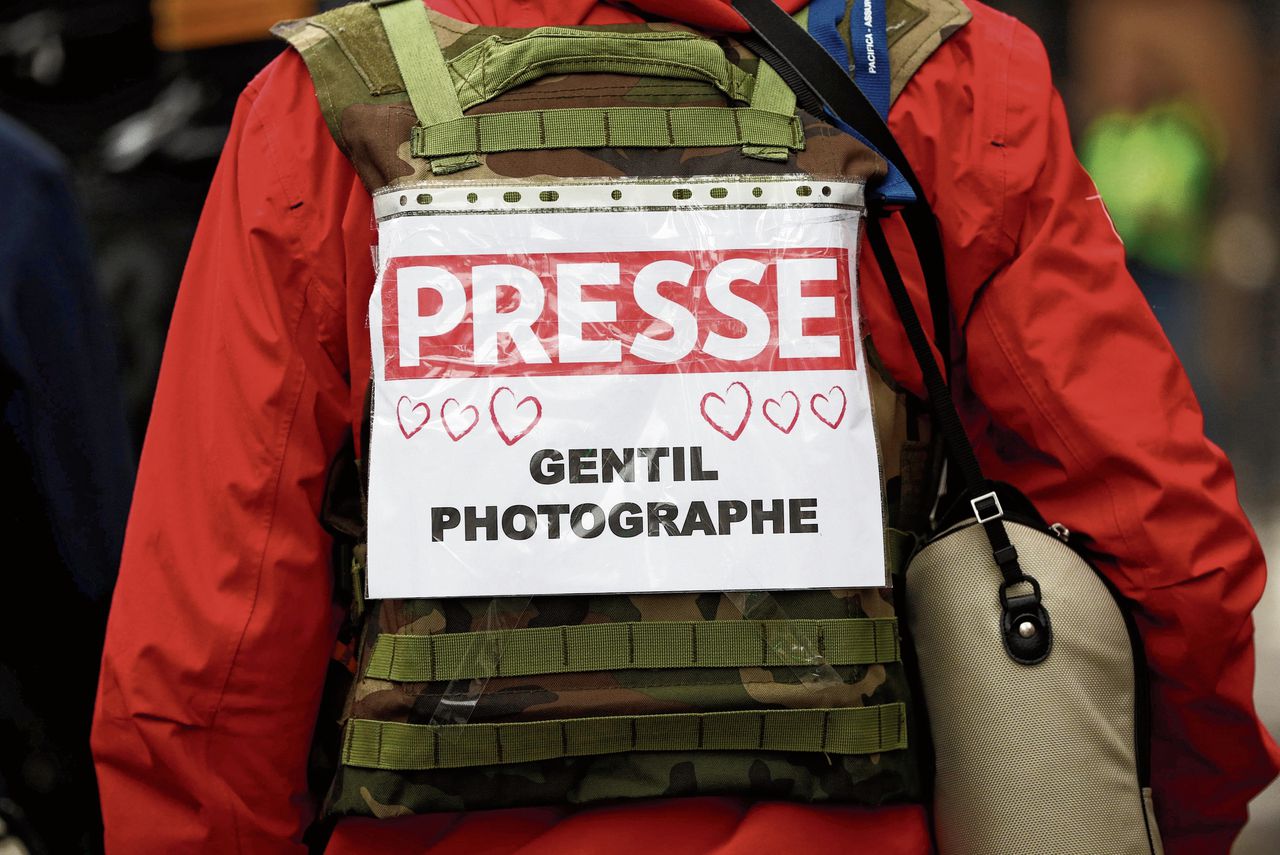 In Frankrijk moeten journalisten met bodyguards de straat op 