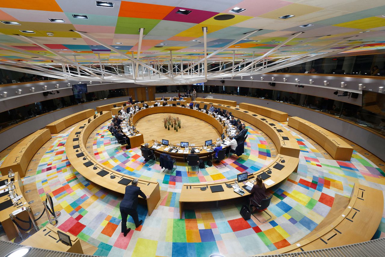 Europa wil Zelensky helpen, maar niet meedoen aan Orbáns verkiezingsshow