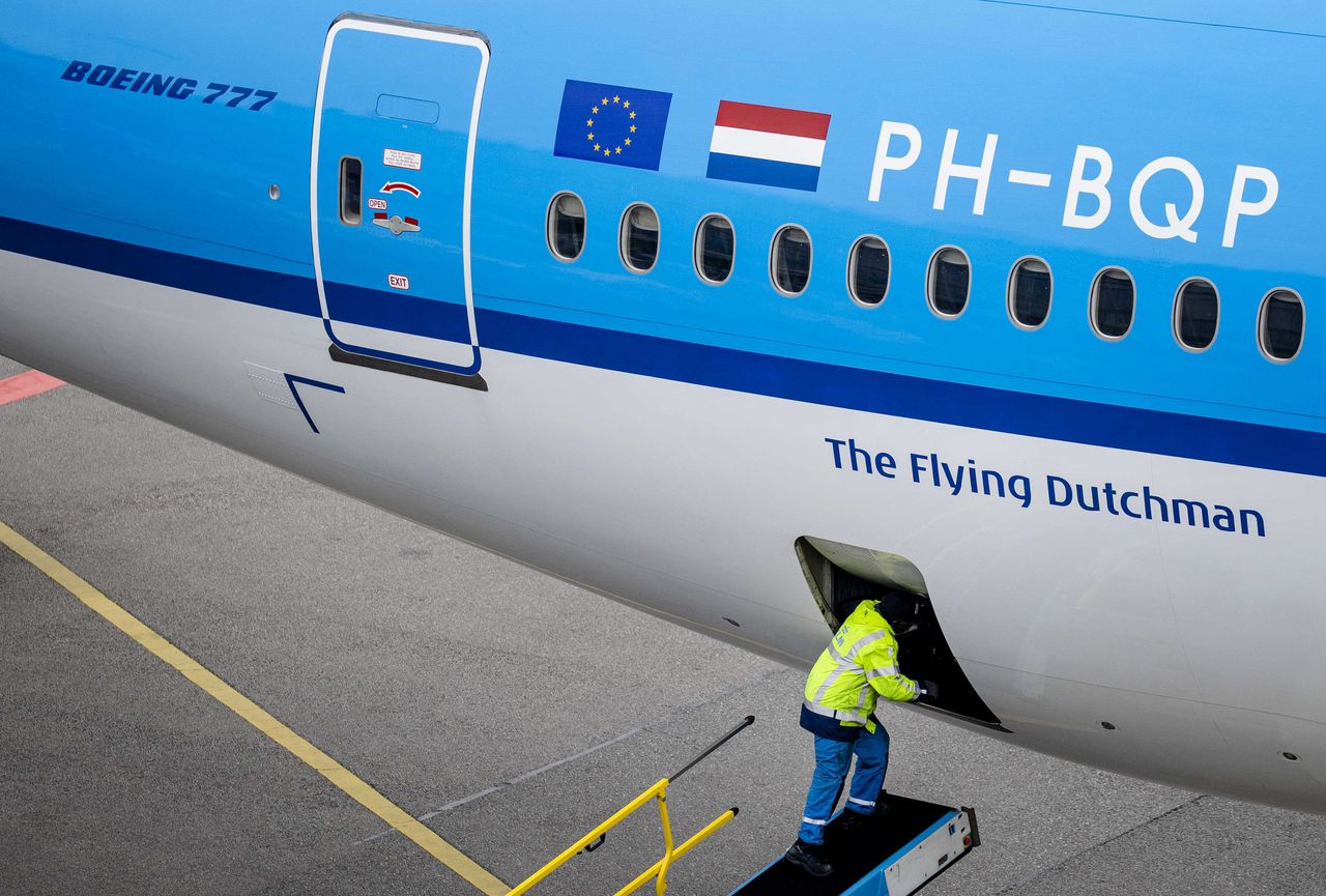 Man dood aangetroffen in landingsgestel van vliegtuig op Schiphol 