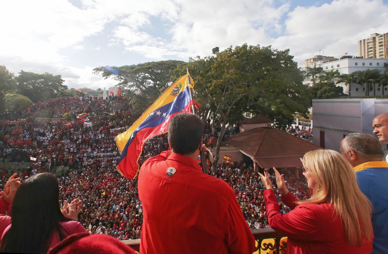 Zittend president Nicolás Maduro sprak woensdag zijn aanhangers toe.