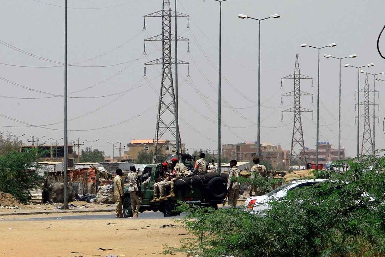 Felle gevechten uitgebroken in Khartoem tussen leger en militie 