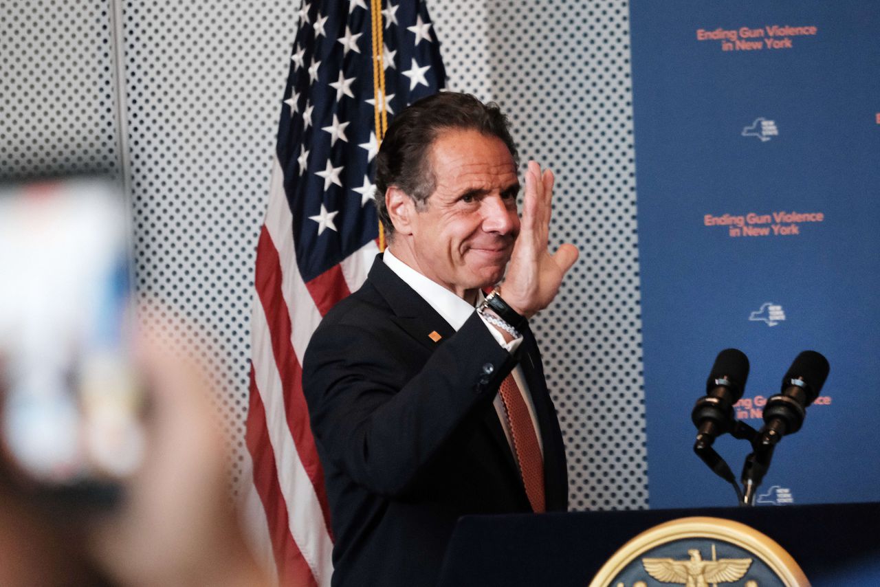 De gouverneur van New York Andrew Cuomo ontkent alle aantijgingen van seksueel wangedrag.