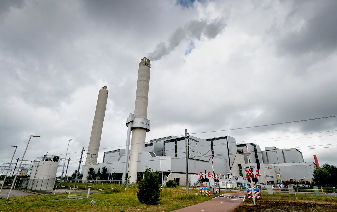 Het Amsterdamse Afval Energie Bedrijf (AEB) verkeert sinds vorige zomer in ernstige financiële problemen.